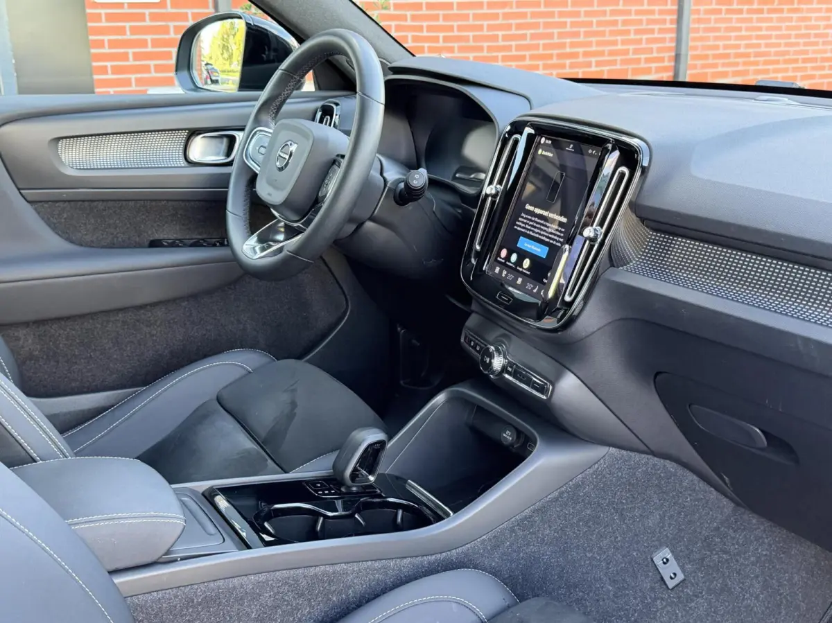 R-Design 70kWh|Org NL NAP|1 Eig|LED|CarPlay|DAB|Leder/Alcantara|Camera|All-Season|Thunder Grey|Isofix|Dealer Onderhouden