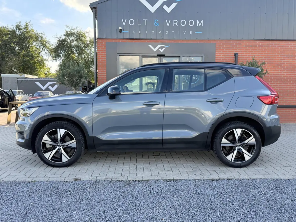R-Design 70kWh|Org NL NAP|1 Eig|LED|CarPlay|DAB|Leder/Alcantara|Camera|All-Season|Thunder Grey|Isofix|Dealer Onderhouden