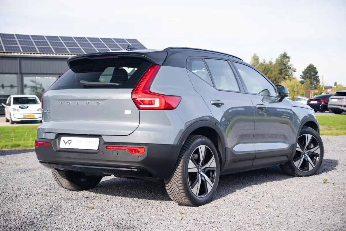 R-Design 70kWh|Org NL NAP|1 Eig|LED|CarPlay|DAB|Leder/Alcantara|Camera|All-Season|Thunder Grey|Isofix|Dealer Onderhouden