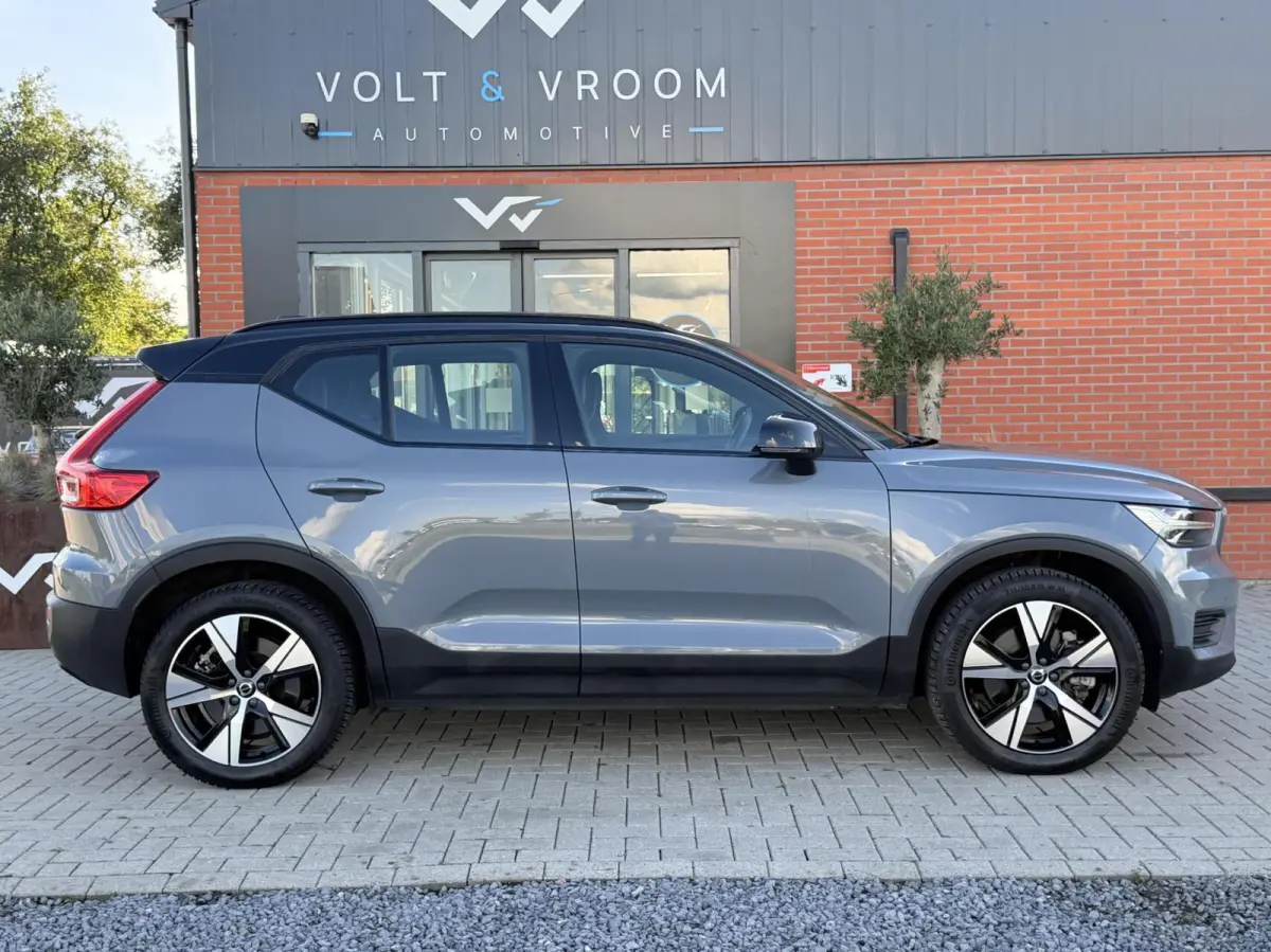 R-Design 70kWh|Org NL NAP|1 Eig|LED|CarPlay|DAB|Leder/Alcantara|Camera|All-Season|Thunder Grey|Isofix|Dealer Onderhouden