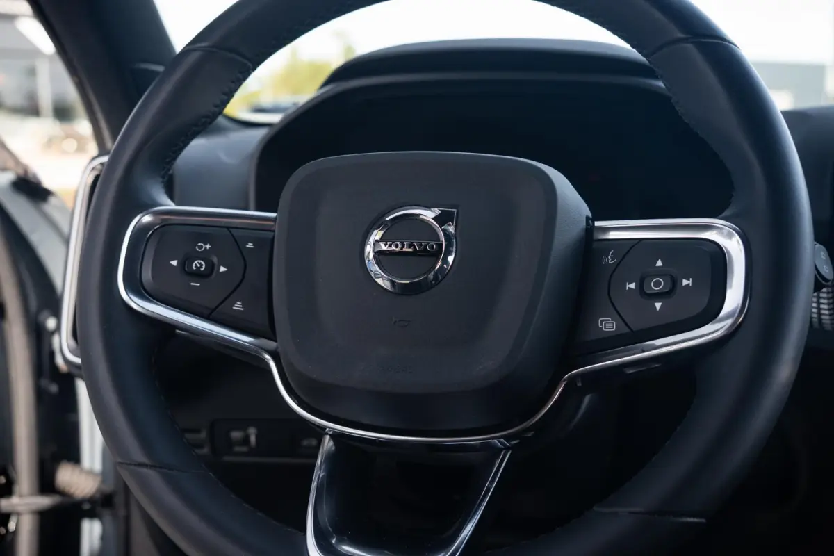 R-Design 70kWh|Org NL NAP|1 Eig|LED|CarPlay|DAB|Leder/Alcantara|Camera|All-Season|Thunder Grey|Isofix|Dealer Onderhouden