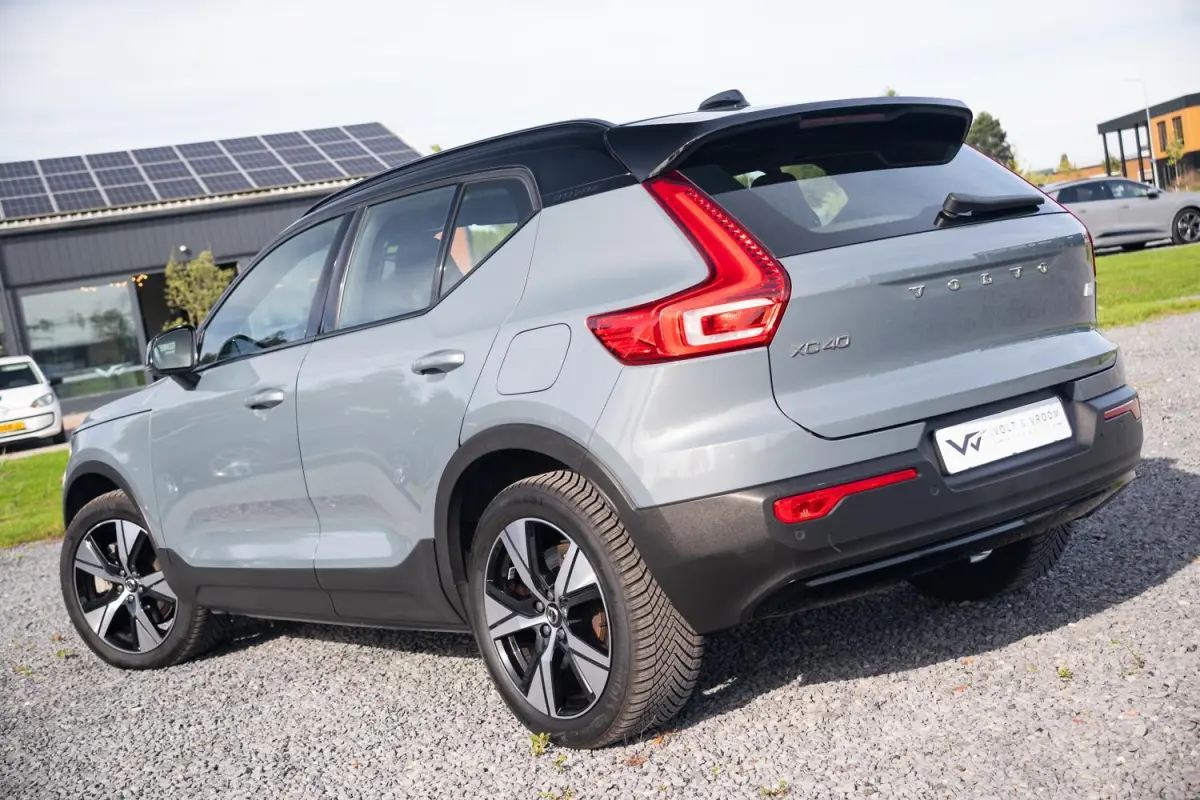 R-Design 70kWh|Org NL NAP|1 Eig|LED|CarPlay|DAB|Leder/Alcantara|Camera|All-Season|Thunder Grey|Isofix|Dealer Onderhouden