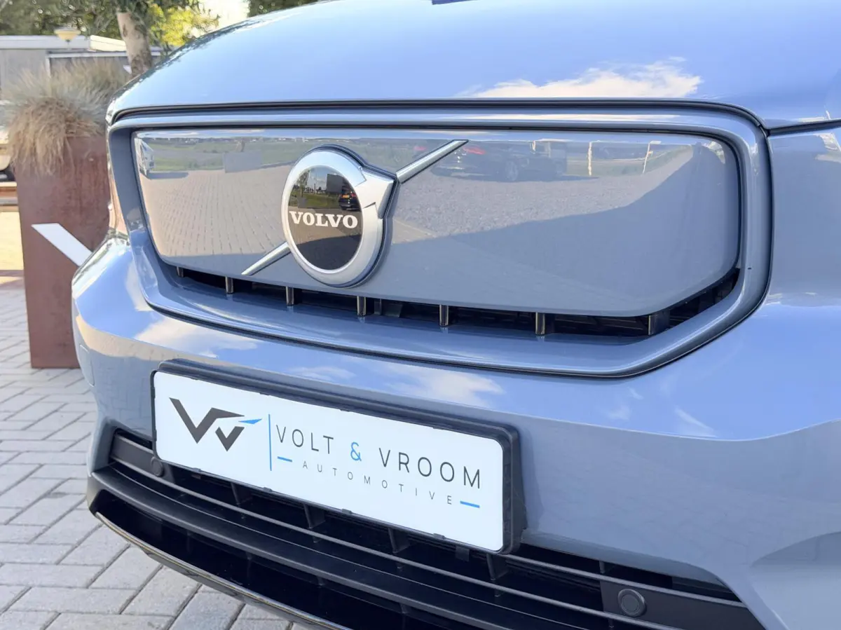 R-Design 70kWh|Org NL NAP|1 Eig|LED|CarPlay|DAB|Leder/Alcantara|Camera|All-Season|Thunder Grey|Isofix|Dealer Onderhouden