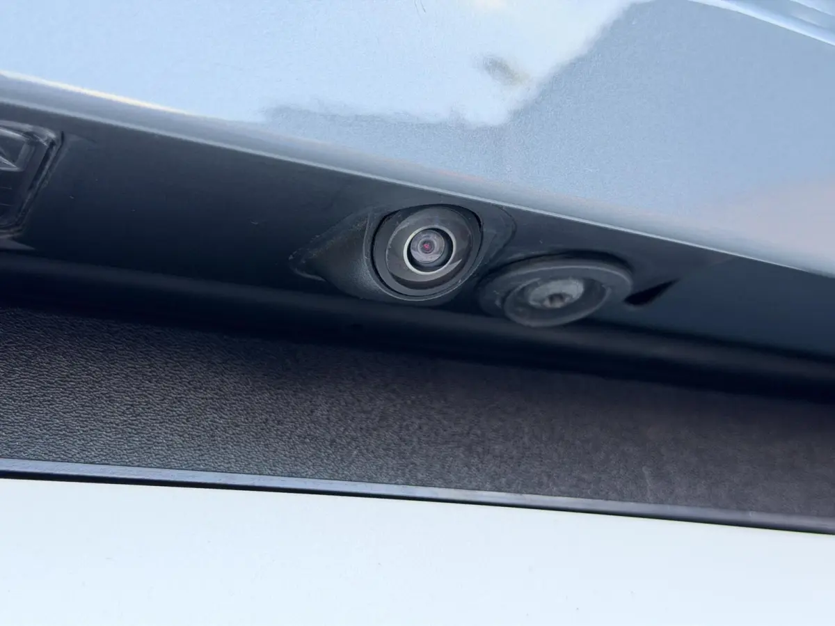 R-Design 70kWh|Org NL NAP|1 Eig|LED|CarPlay|DAB|Leder/Alcantara|Camera|All-Season|Thunder Grey|Isofix|Dealer Onderhouden