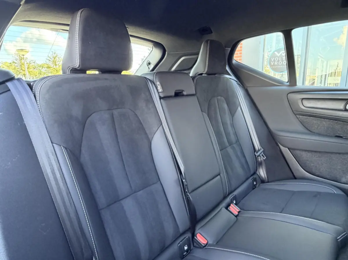 R-Design 70kWh|Org NL NAP|1 Eig|LED|CarPlay|DAB|Leder/Alcantara|Camera|All-Season|Thunder Grey|Isofix|Dealer Onderhouden