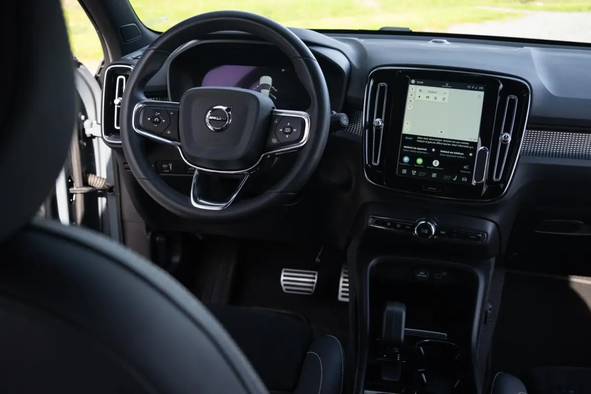 R-Design 70kWh|Org NL NAP|1 Eig|LED|CarPlay|DAB|Leder/Alcantara|Camera|All-Season|Thunder Grey|Isofix|Dealer Onderhouden
