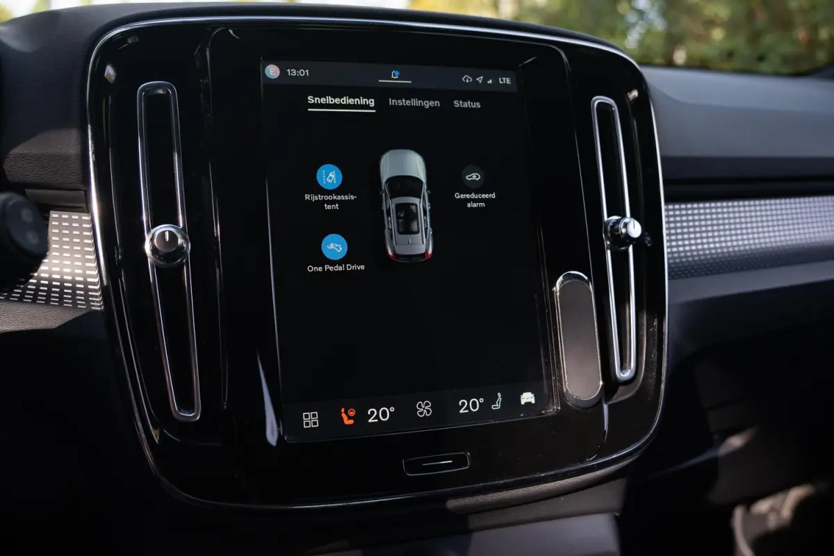 R-Design 70kWh|Org NL NAP|1 Eig|LED|CarPlay|DAB|Leder/Alcantara|Camera|All-Season|Thunder Grey|Isofix|Dealer Onderhouden