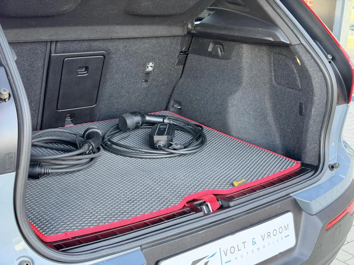 R-Design 70kWh|Org NL NAP|1 Eig|LED|CarPlay|DAB|Leder/Alcantara|Camera|All-Season|Thunder Grey|Isofix|Dealer Onderhouden