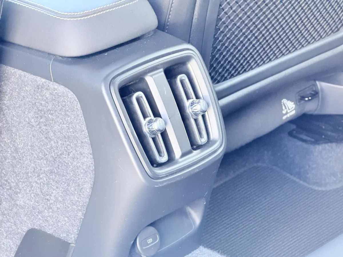 R-Design 70kWh|Org NL NAP|1 Eig|LED|CarPlay|DAB|Leder/Alcantara|Camera|All-Season|Thunder Grey|Isofix|Dealer Onderhouden