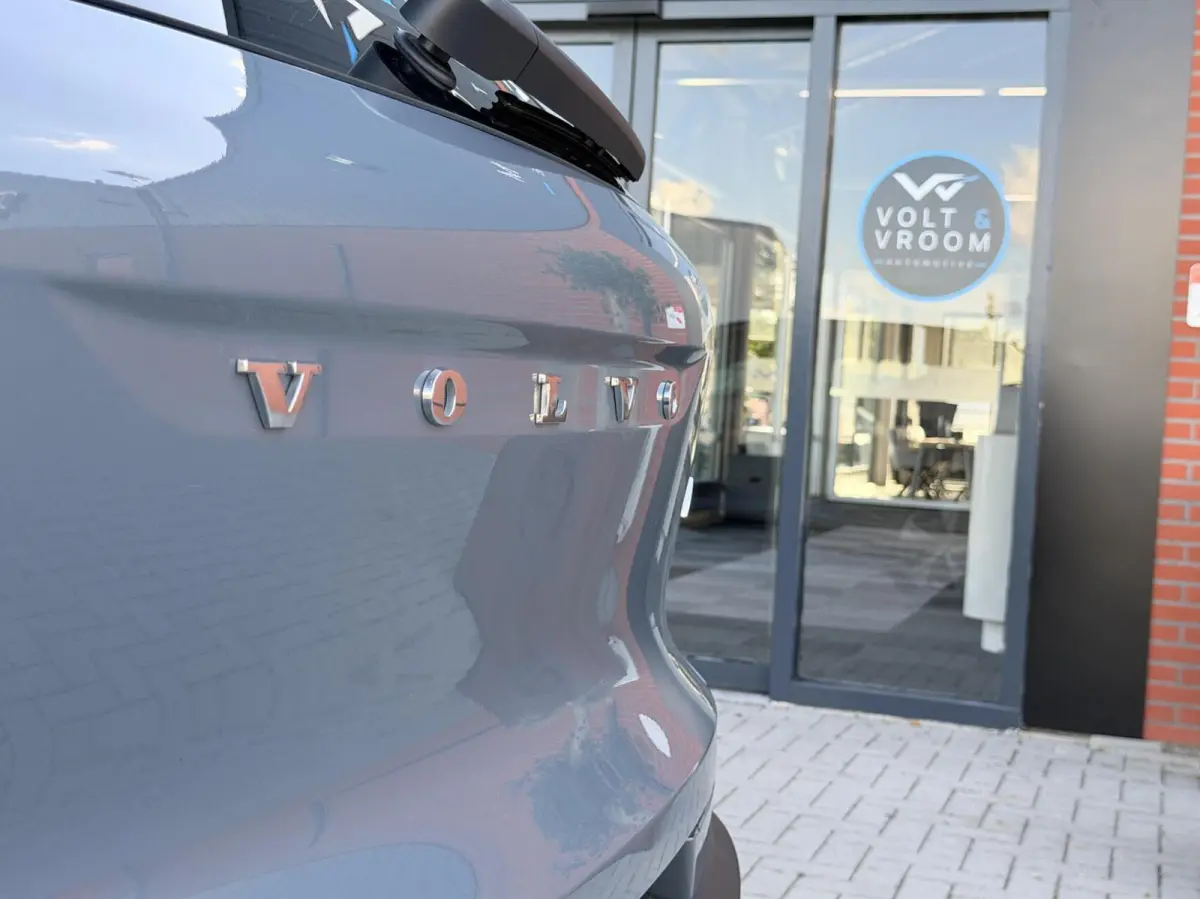 R-Design 70kWh|Org NL NAP|1 Eig|LED|CarPlay|DAB|Leder/Alcantara|Camera|All-Season|Thunder Grey|Isofix|Dealer Onderhouden