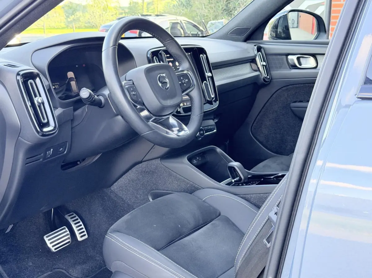 R-Design 70kWh|Org NL NAP|1 Eig|LED|CarPlay|DAB|Leder/Alcantara|Camera|All-Season|Thunder Grey|Isofix|Dealer Onderhouden