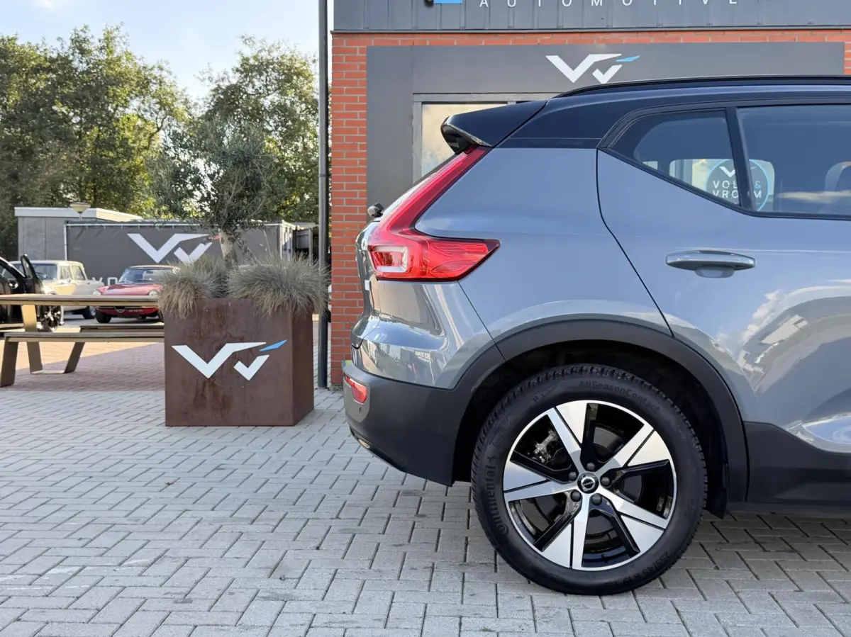 R-Design 70kWh|Org NL NAP|1 Eig|LED|CarPlay|DAB|Leder/Alcantara|Camera|All-Season|Thunder Grey|Isofix|Dealer Onderhouden