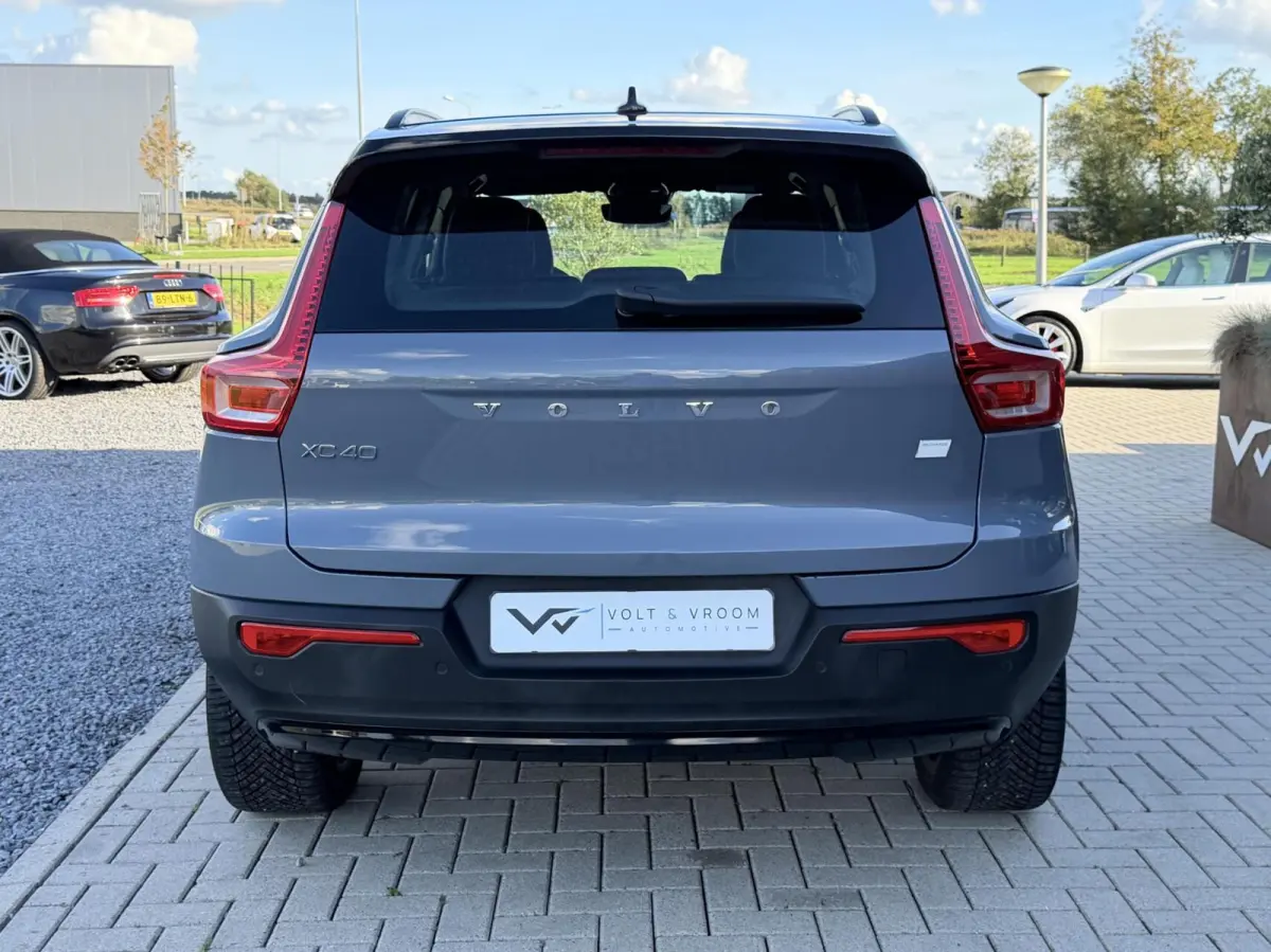 R-Design 70kWh|Org NL NAP|1 Eig|LED|CarPlay|DAB|Leder/Alcantara|Camera|All-Season|Thunder Grey|Isofix|Dealer Onderhouden