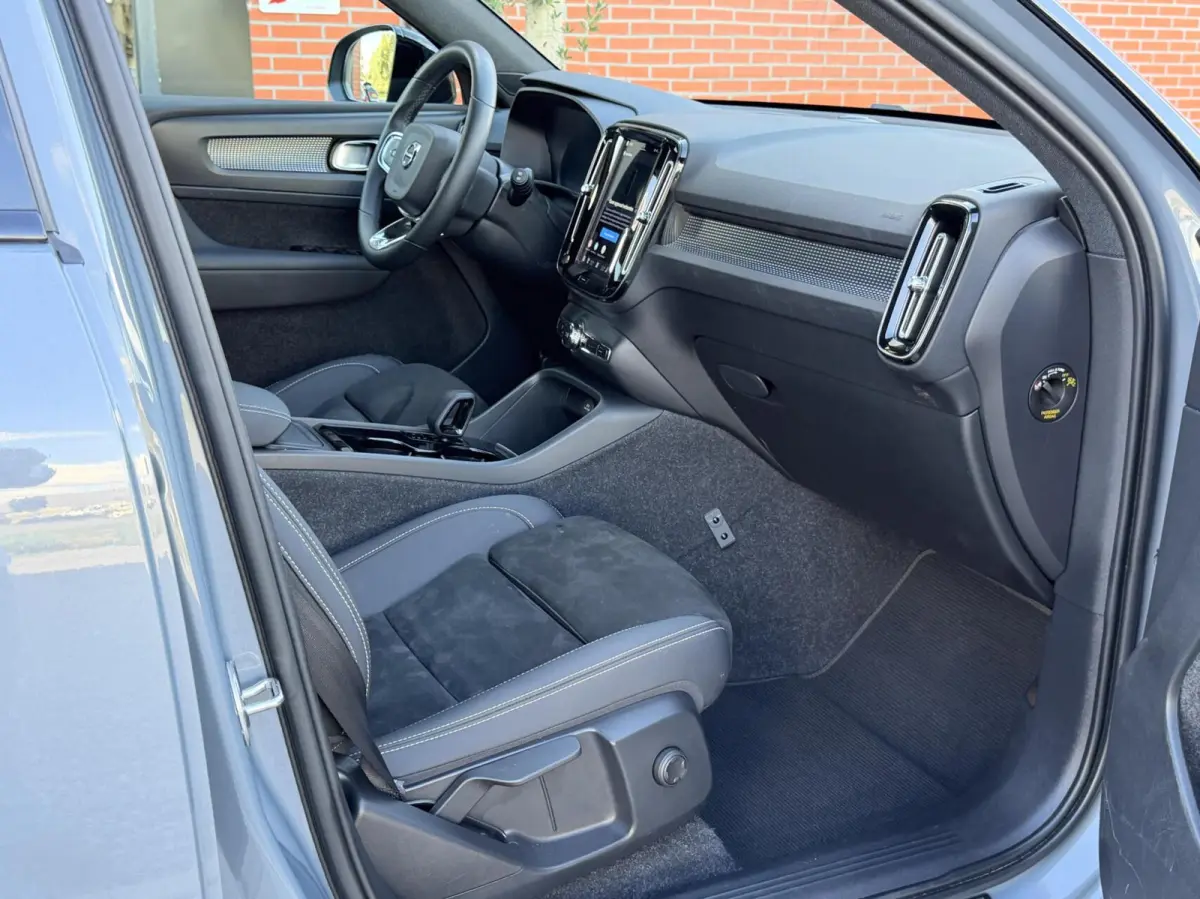 R-Design 70kWh|Org NL NAP|1 Eig|LED|CarPlay|DAB|Leder/Alcantara|Camera|All-Season|Thunder Grey|Isofix|Dealer Onderhouden