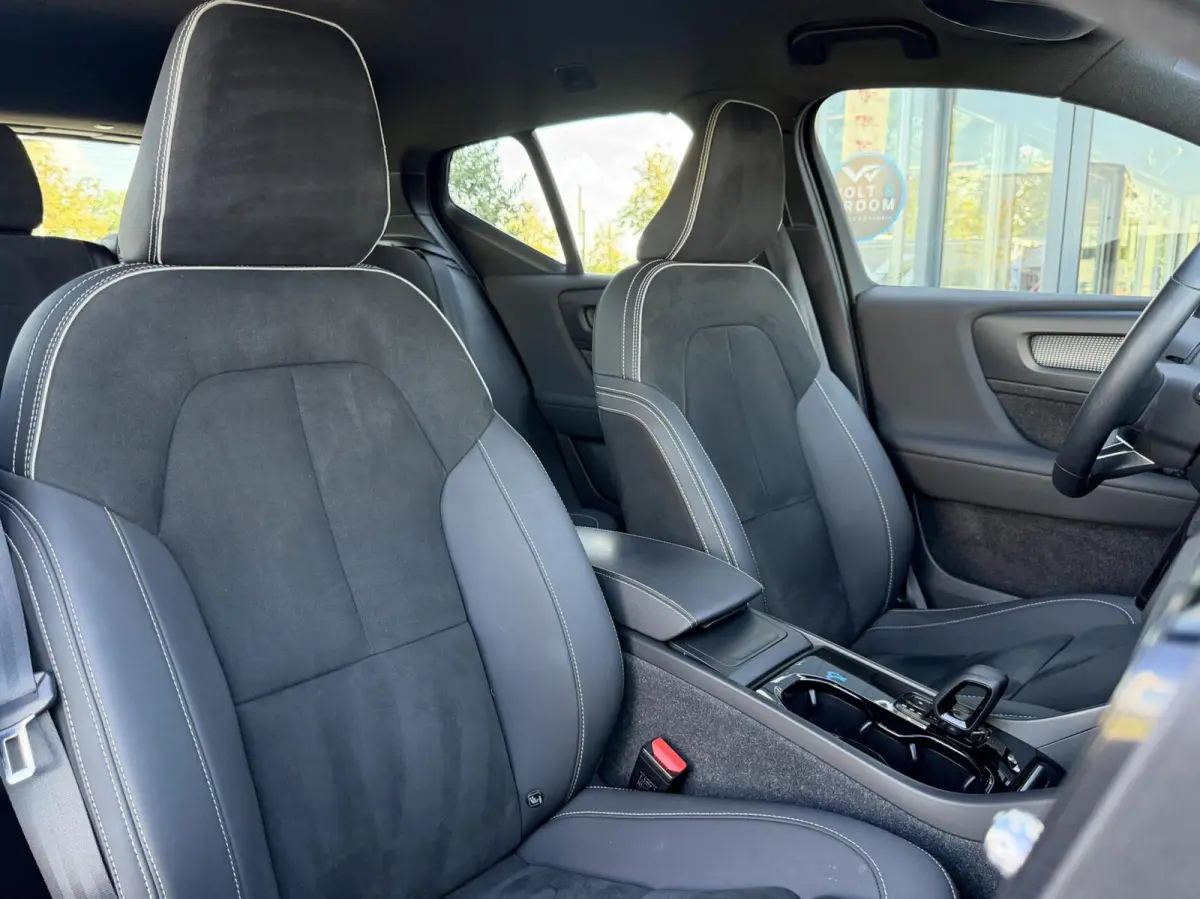 R-Design 70kWh|Org NL NAP|1 Eig|LED|CarPlay|DAB|Leder/Alcantara|Camera|All-Season|Thunder Grey|Isofix|Dealer Onderhouden