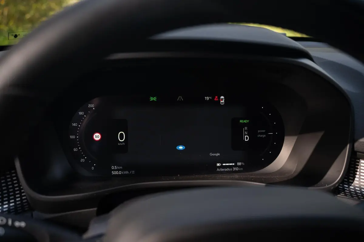 R-Design 70kWh|Org NL NAP|1 Eig|LED|CarPlay|DAB|Leder/Alcantara|Camera|All-Season|Thunder Grey|Isofix|Dealer Onderhouden