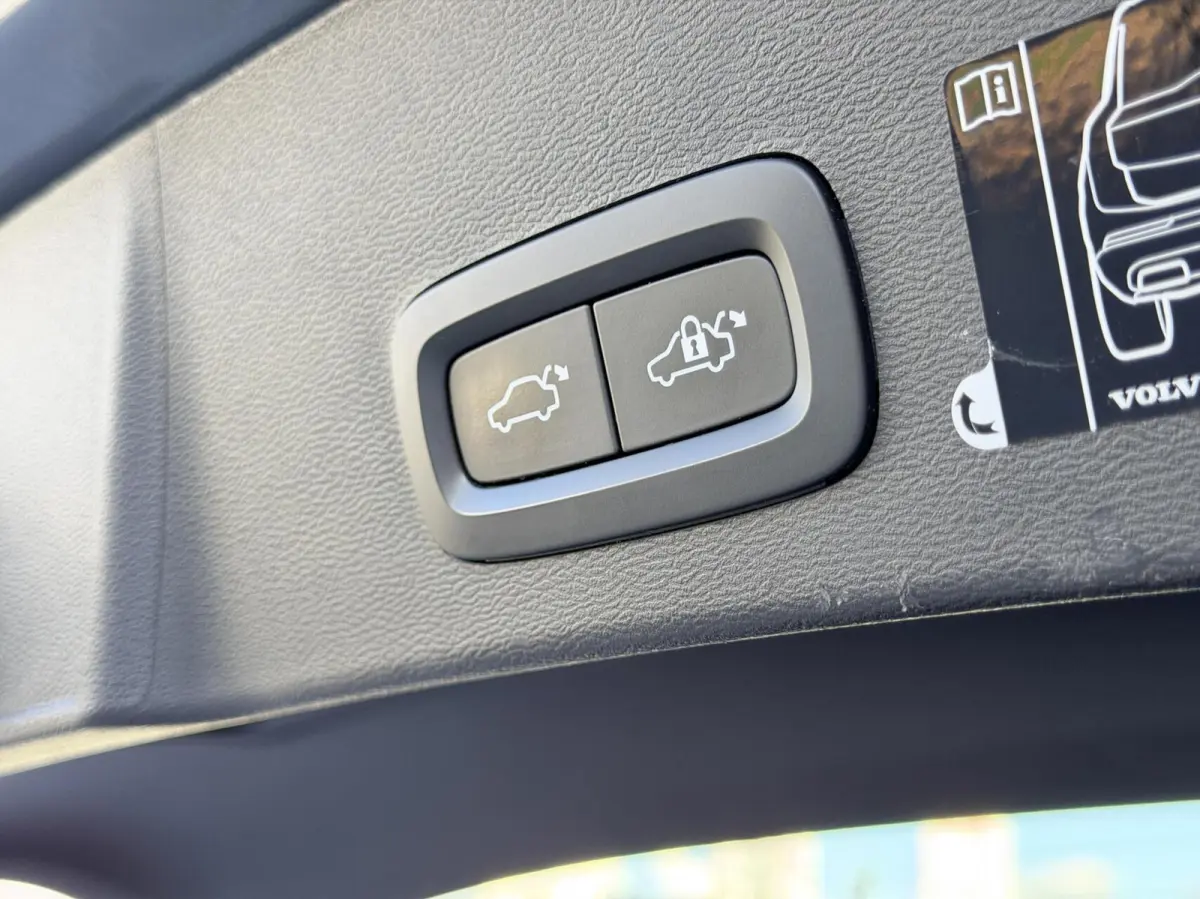 R-Design 70kWh|Org NL NAP|1 Eig|LED|CarPlay|DAB|Leder/Alcantara|Camera|All-Season|Thunder Grey|Isofix|Dealer Onderhouden