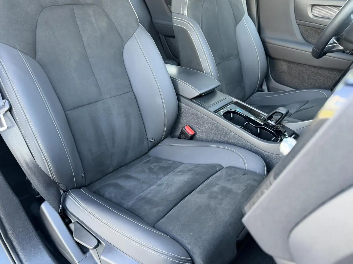 R-Design 70kWh|Org NL NAP|1 Eig|LED|CarPlay|DAB|Leder/Alcantara|Camera|All-Season|Thunder Grey|Isofix|Dealer Onderhouden
