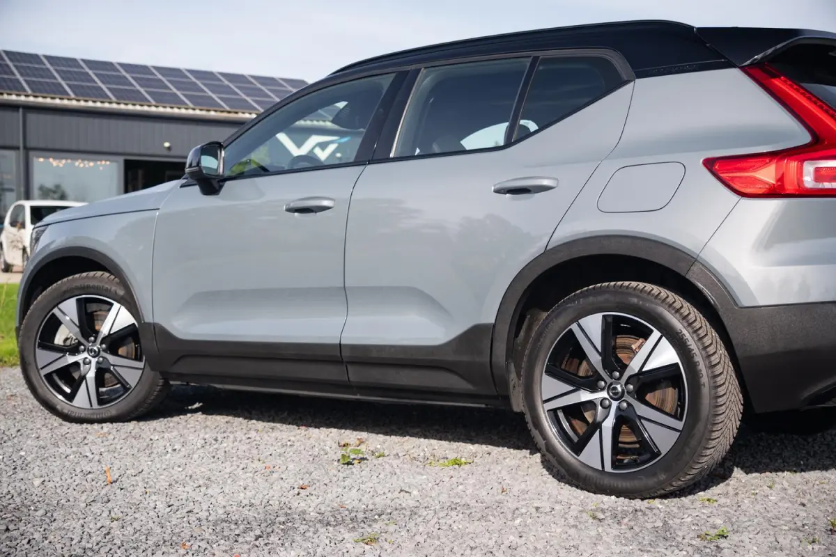 R-Design 70kWh|Org NL NAP|1 Eig|LED|CarPlay|DAB|Leder/Alcantara|Camera|All-Season|Thunder Grey|Isofix|Dealer Onderhouden