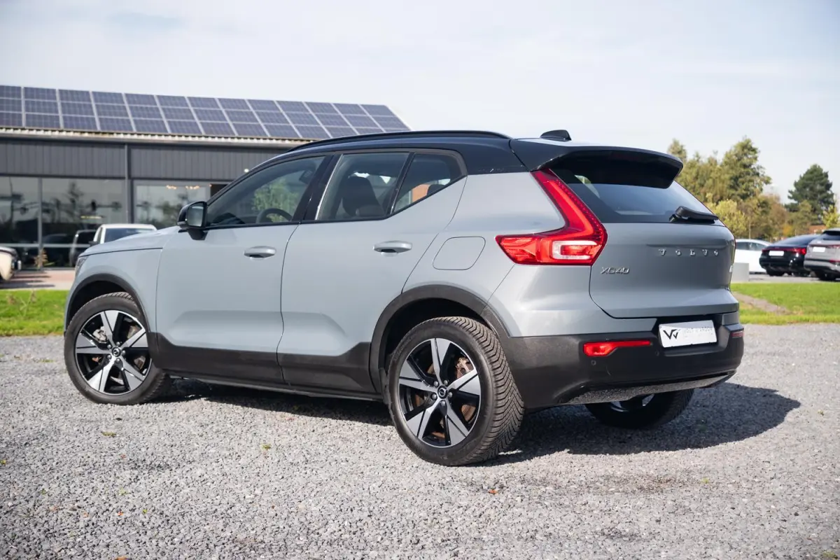 R-Design 70kWh|Org NL NAP|1 Eig|LED|CarPlay|DAB|Leder/Alcantara|Camera|All-Season|Thunder Grey|Isofix|Dealer Onderhouden