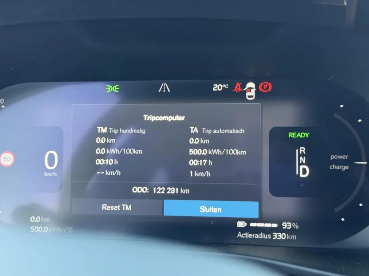 R-Design 70kWh|Org NL NAP|1 Eig|LED|CarPlay|DAB|Leder/Alcantara|Camera|All-Season|Thunder Grey|Isofix|Dealer Onderhouden