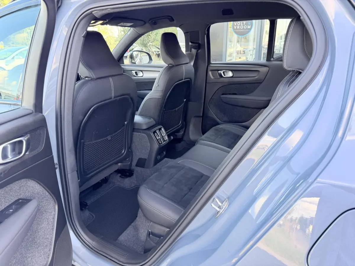 R-Design 70kWh|Org NL NAP|1 Eig|LED|CarPlay|DAB|Leder/Alcantara|Camera|All-Season|Thunder Grey|Isofix|Dealer Onderhouden