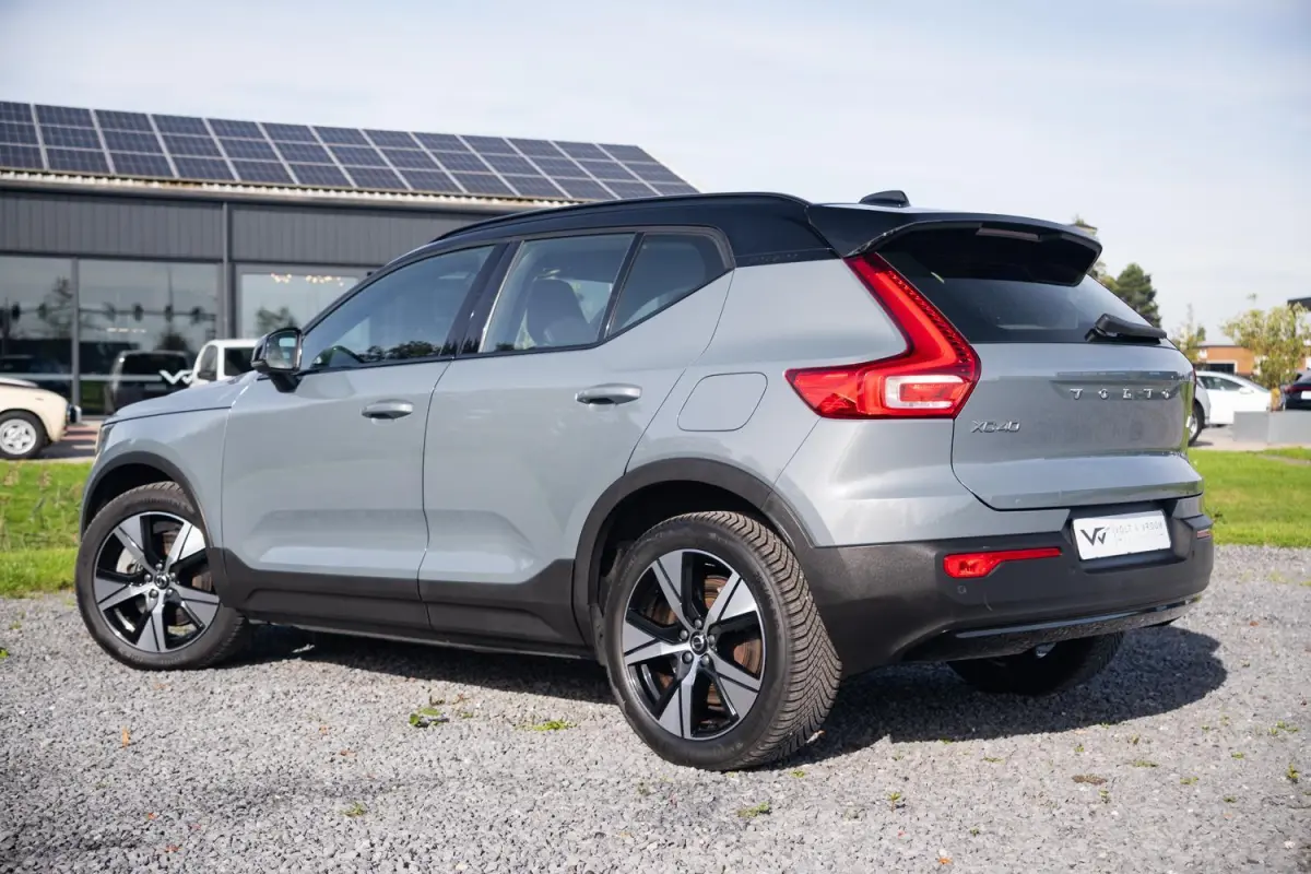 R-Design 70kWh|Org NL NAP|1 Eig|LED|CarPlay|DAB|Leder/Alcantara|Camera|All-Season|Thunder Grey|Isofix|Dealer Onderhouden