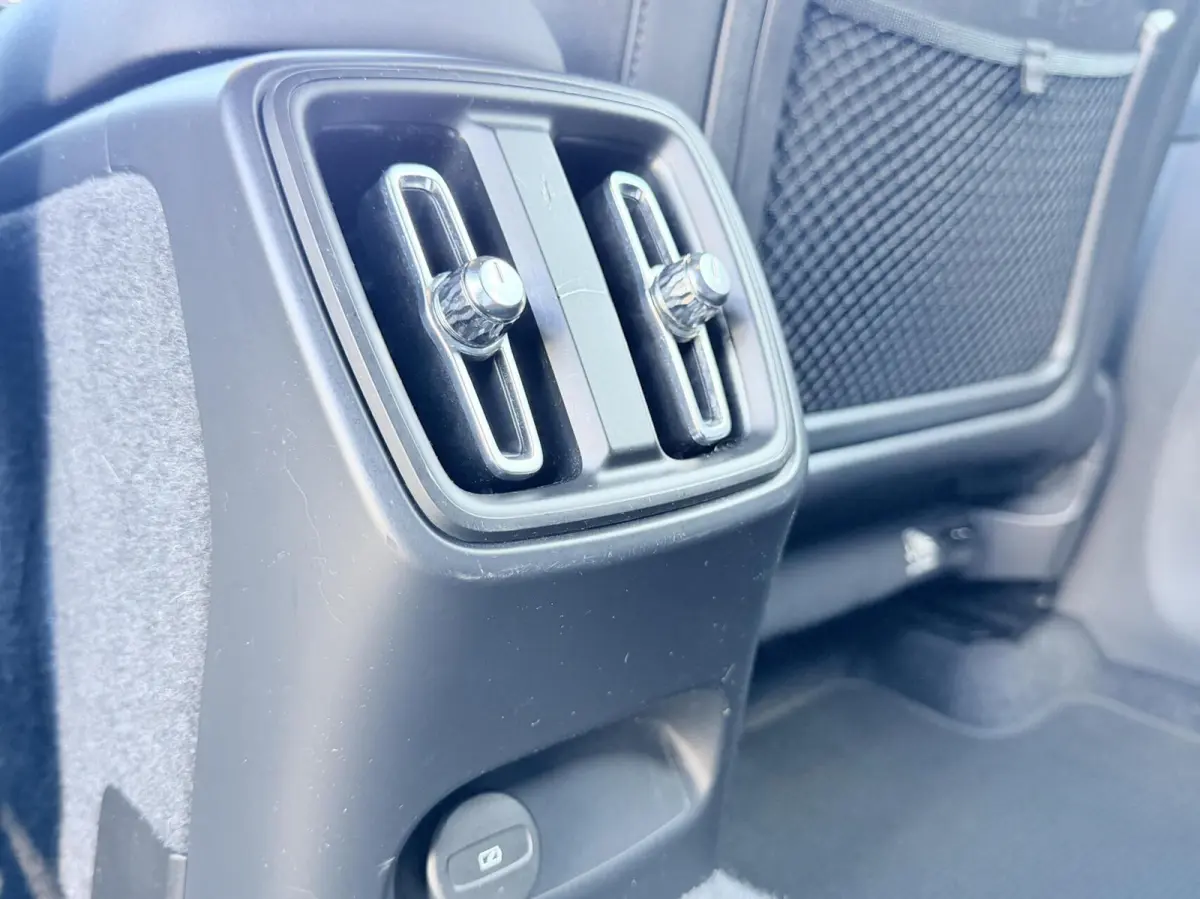 R-Design 70kWh|Org NL NAP|1 Eig|LED|CarPlay|DAB|Leder/Alcantara|Camera|All-Season|Thunder Grey|Isofix|Dealer Onderhouden