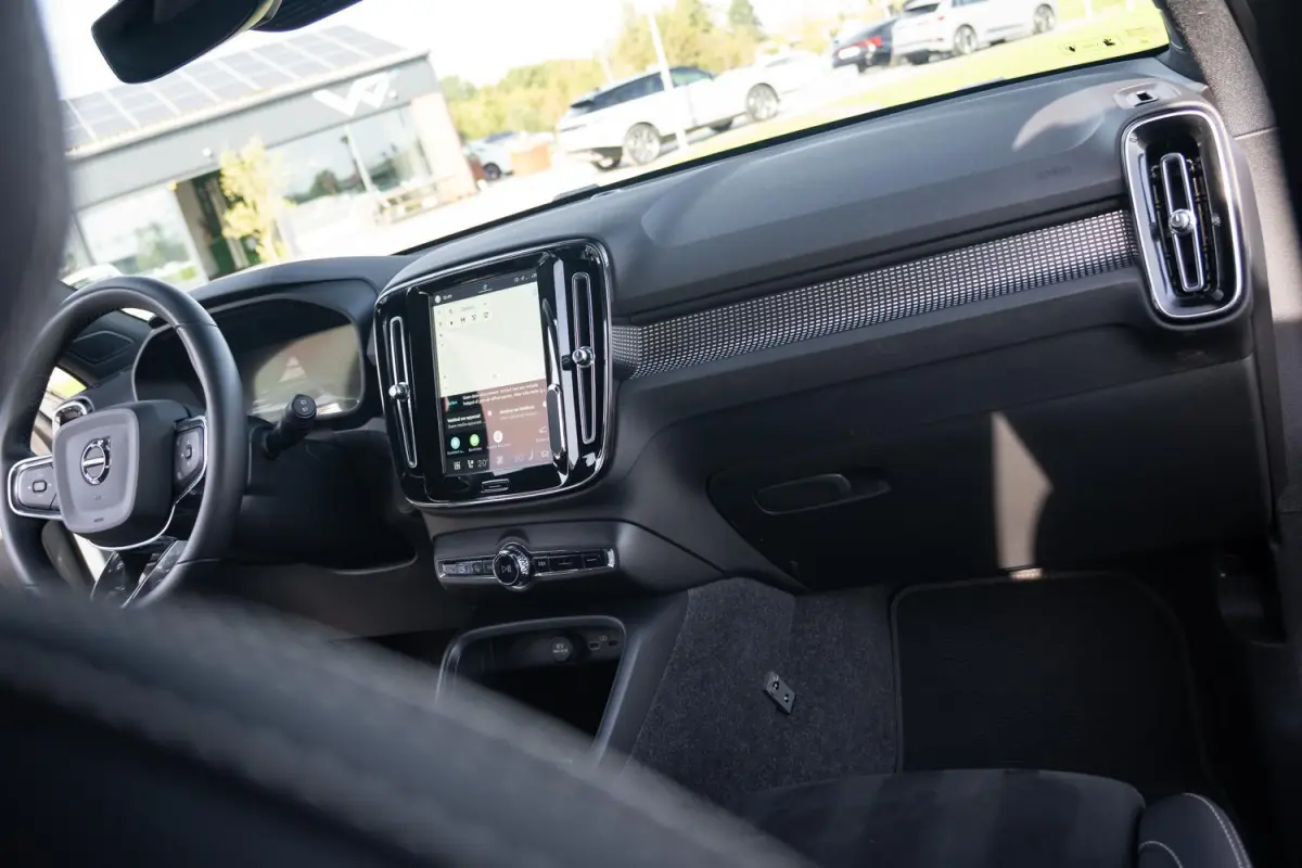 R-Design 70kWh|Org NL NAP|1 Eig|LED|CarPlay|DAB|Leder/Alcantara|Camera|All-Season|Thunder Grey|Isofix|Dealer Onderhouden
