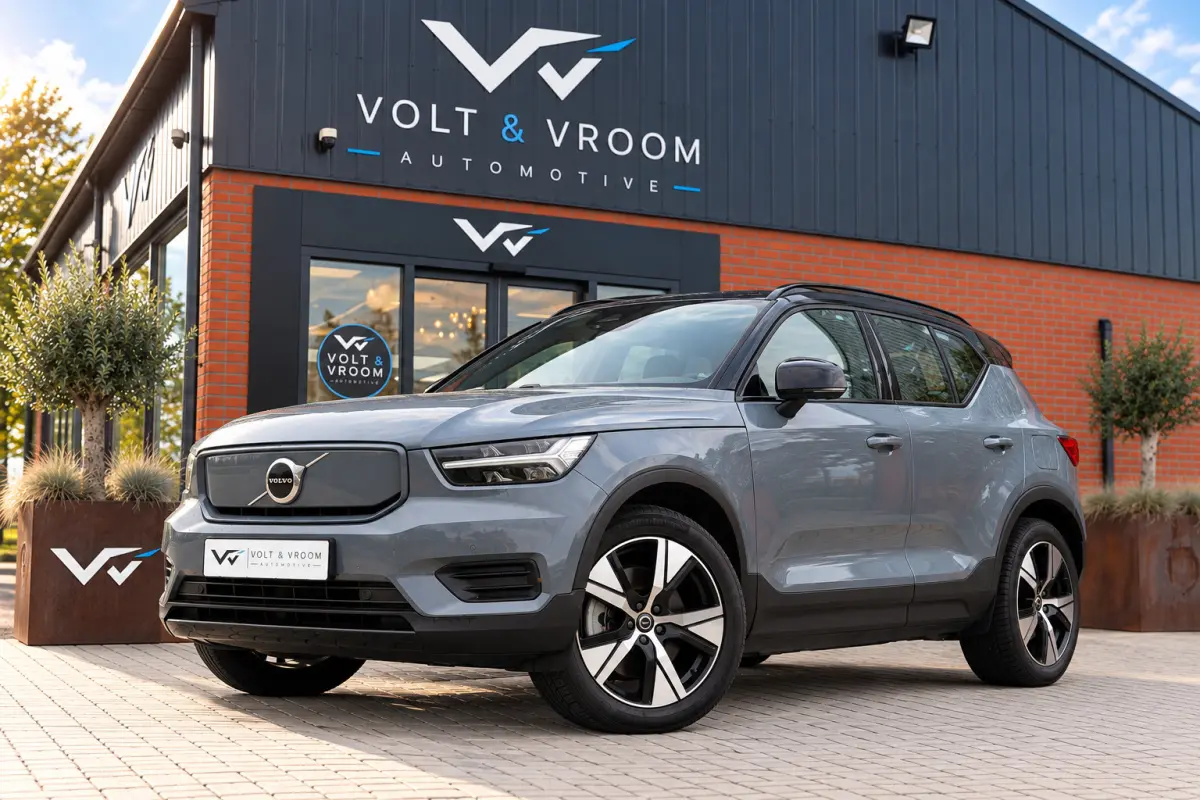 R-Design 70kWh|Org NL NAP|1 Eig|LED|CarPlay|DAB|Leder/Alcantara|Camera|All-Season|Thunder Grey|Isofix|Dealer Onderhouden