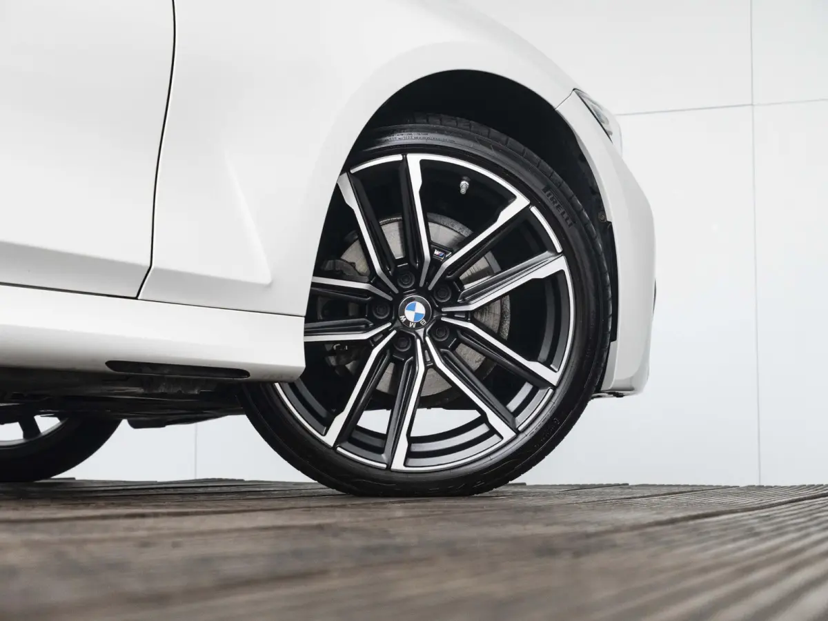320i | M Sport | Business Edition | 19 inch | Cruise Control | Sportstoelen | Stoelverwarming | HIFI