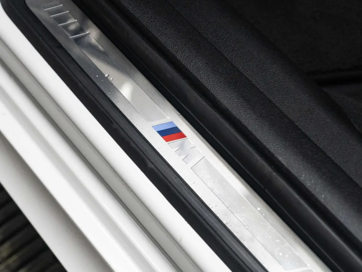320i | M Sport | Business Edition | 19 inch | Cruise Control | Sportstoelen | Stoelverwarming | HIFI