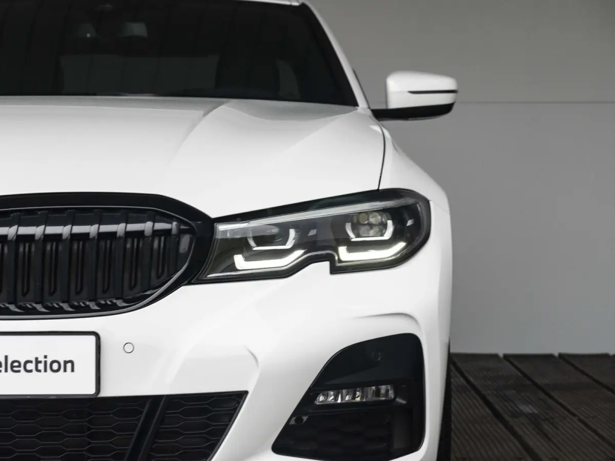 320i | M Sport | Business Edition | 19 inch | Cruise Control | Sportstoelen | Stoelverwarming | HIFI
