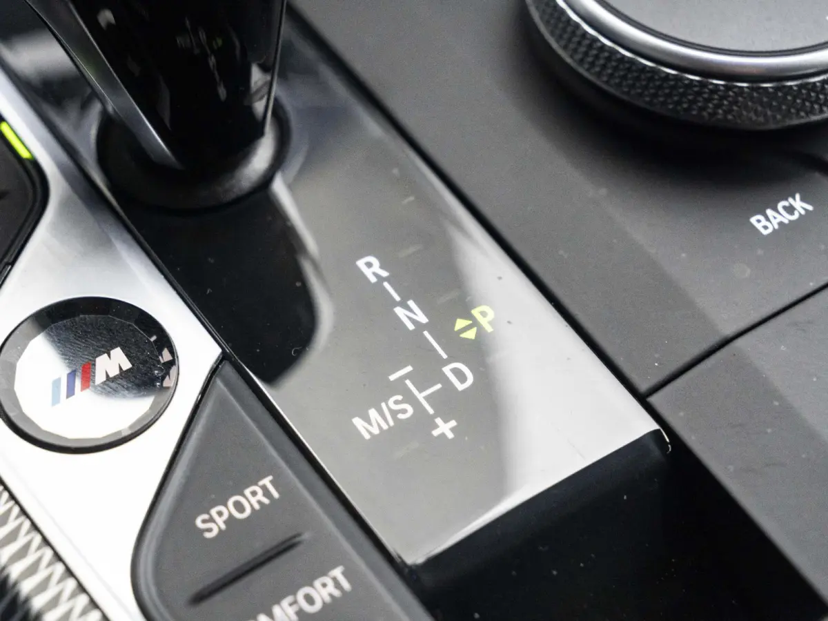 320i | M Sport | Business Edition | 19 inch | Cruise Control | Sportstoelen | Stoelverwarming | HIFI