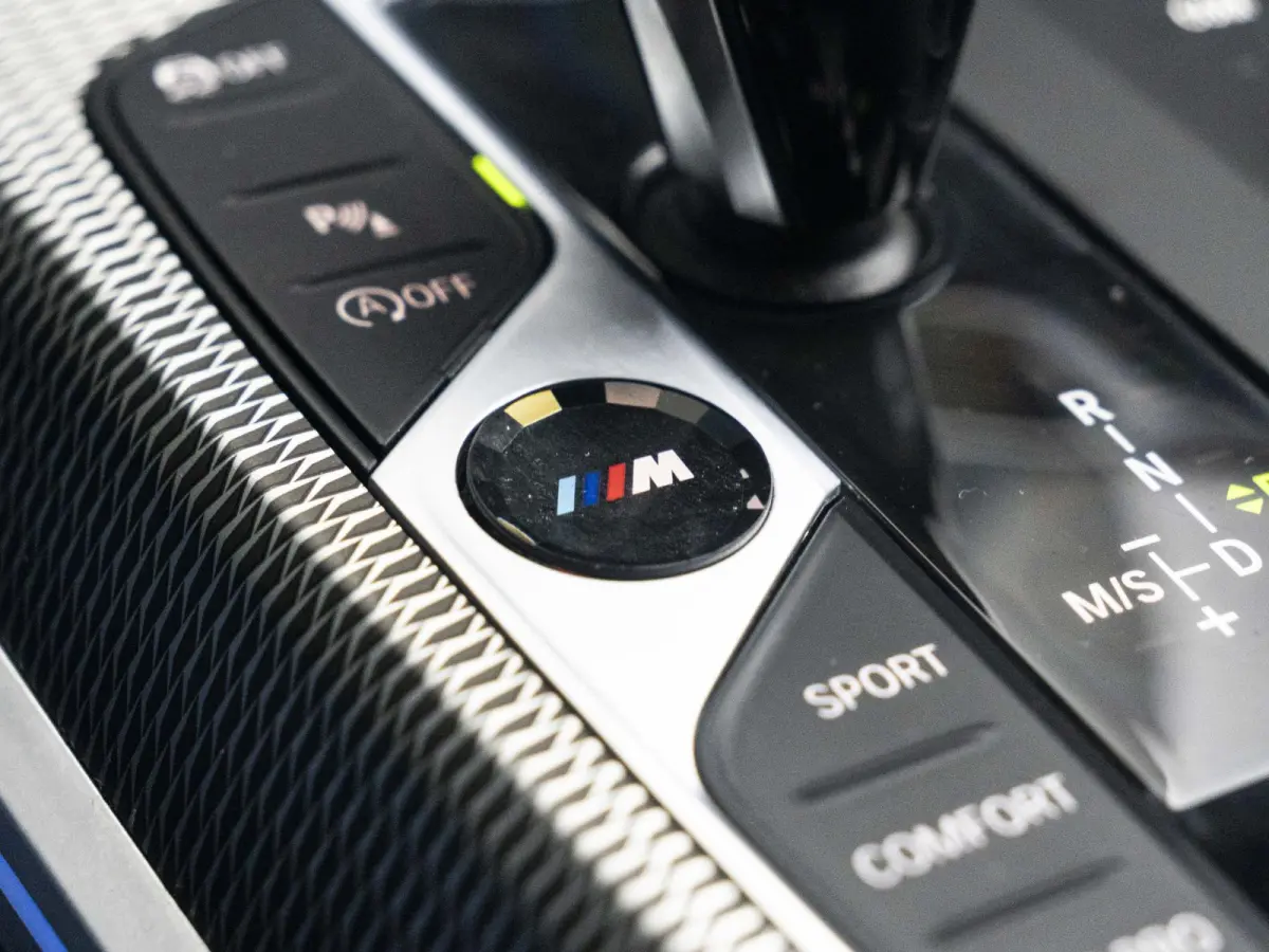 320i | M Sport | Business Edition | 19 inch | Cruise Control | Sportstoelen | Stoelverwarming | HIFI