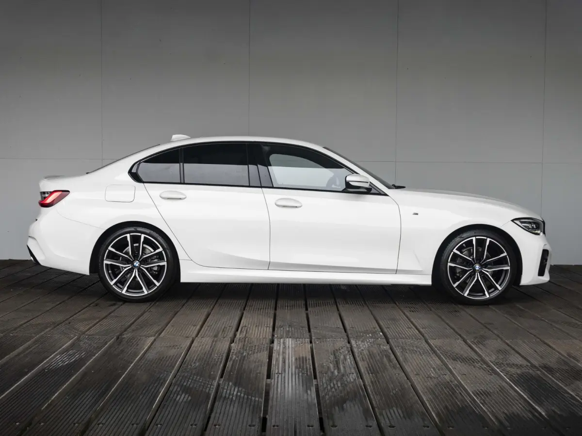 320i | M Sport | Business Edition | 19 inch | Cruise Control | Sportstoelen | Stoelverwarming | HIFI