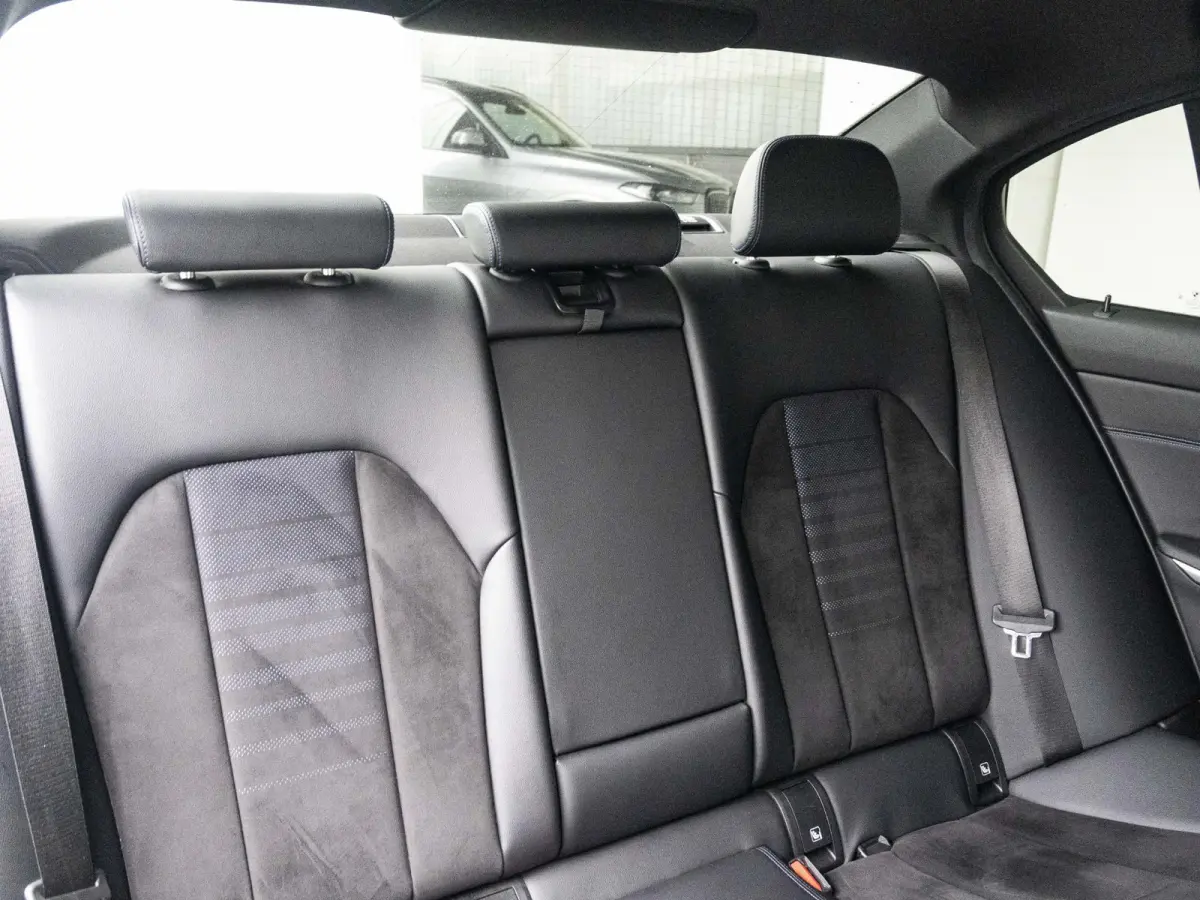 320i | M Sport | Business Edition | 19 inch | Cruise Control | Sportstoelen | Stoelverwarming | HIFI