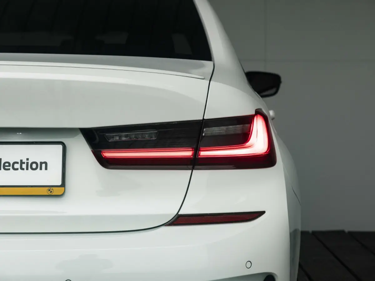 320i | M Sport | Business Edition | 19 inch | Cruise Control | Sportstoelen | Stoelverwarming | HIFI