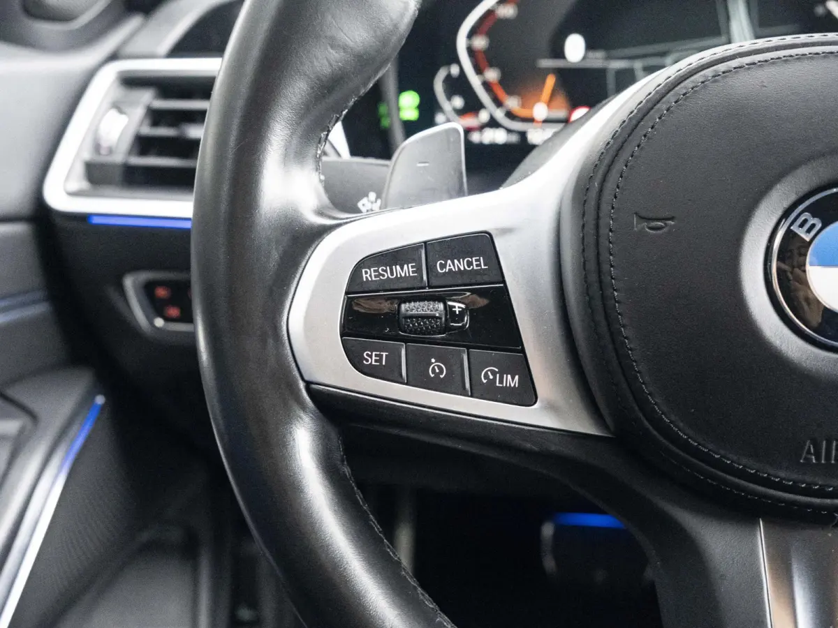 320i | M Sport | Business Edition | 19 inch | Cruise Control | Sportstoelen | Stoelverwarming | HIFI