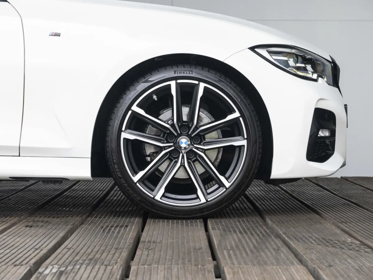 320i | M Sport | Business Edition | 19 inch | Cruise Control | Sportstoelen | Stoelverwarming | HIFI