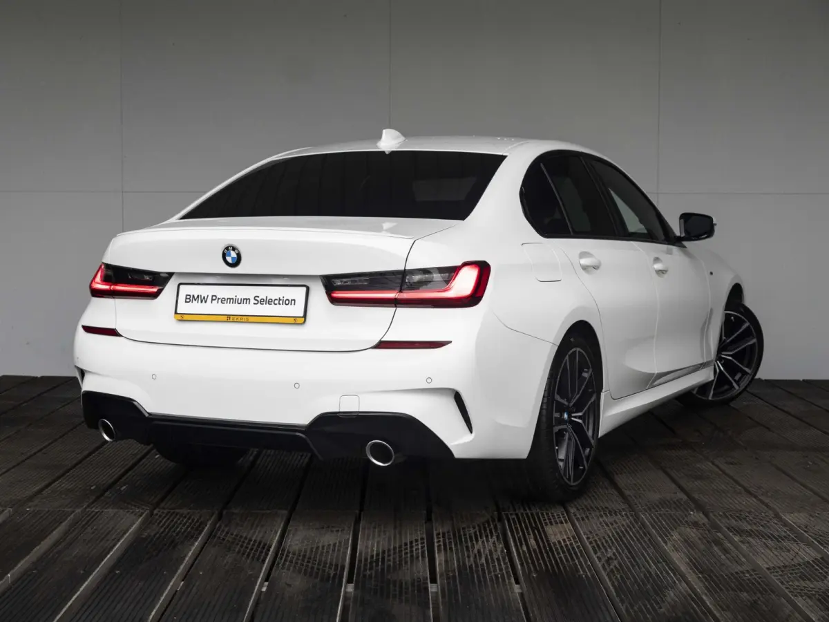 320i | M Sport | Business Edition | 19 inch | Cruise Control | Sportstoelen | Stoelverwarming | HIFI