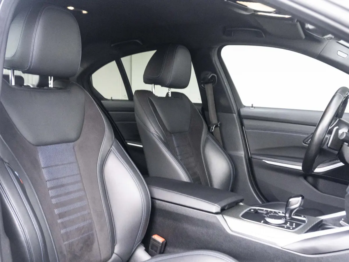 320i | M Sport | Business Edition | 19 inch | Cruise Control | Sportstoelen | Stoelverwarming | HIFI