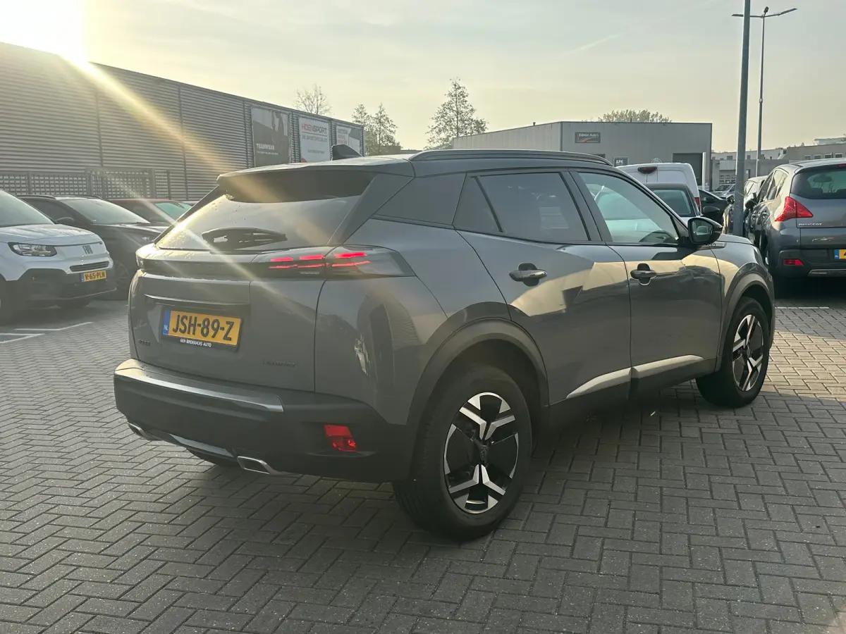 1.2 Hybrid 145 GT Camera | Parkeersensoren Rondom | Carplay | Digitaal Dashboard | Climate | Cruise | 17" Lichtmetaal | Achteruitrijcamera | Afwijkende dakkleur | Airco (automatisch)