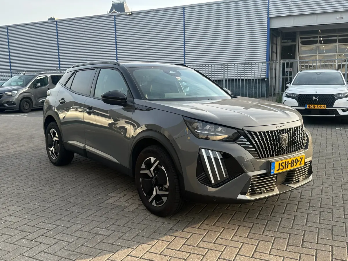 1.2 Hybrid 145 GT Camera | Parkeersensoren Rondom | Carplay | Digitaal Dashboard | Climate | Cruise | 17" Lichtmetaal | Achteruitrijcamera | Afwijkende dakkleur | Airco (automatisch)