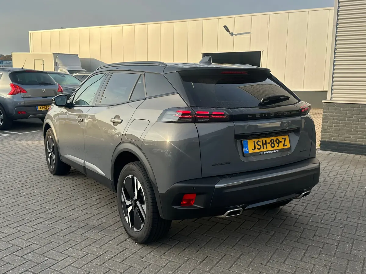 1.2 Hybrid 145 GT Camera | Parkeersensoren Rondom | Carplay | Digitaal Dashboard | Climate | Cruise | 17" Lichtmetaal | Achteruitrijcamera | Afwijkende dakkleur | Airco (automatisch)