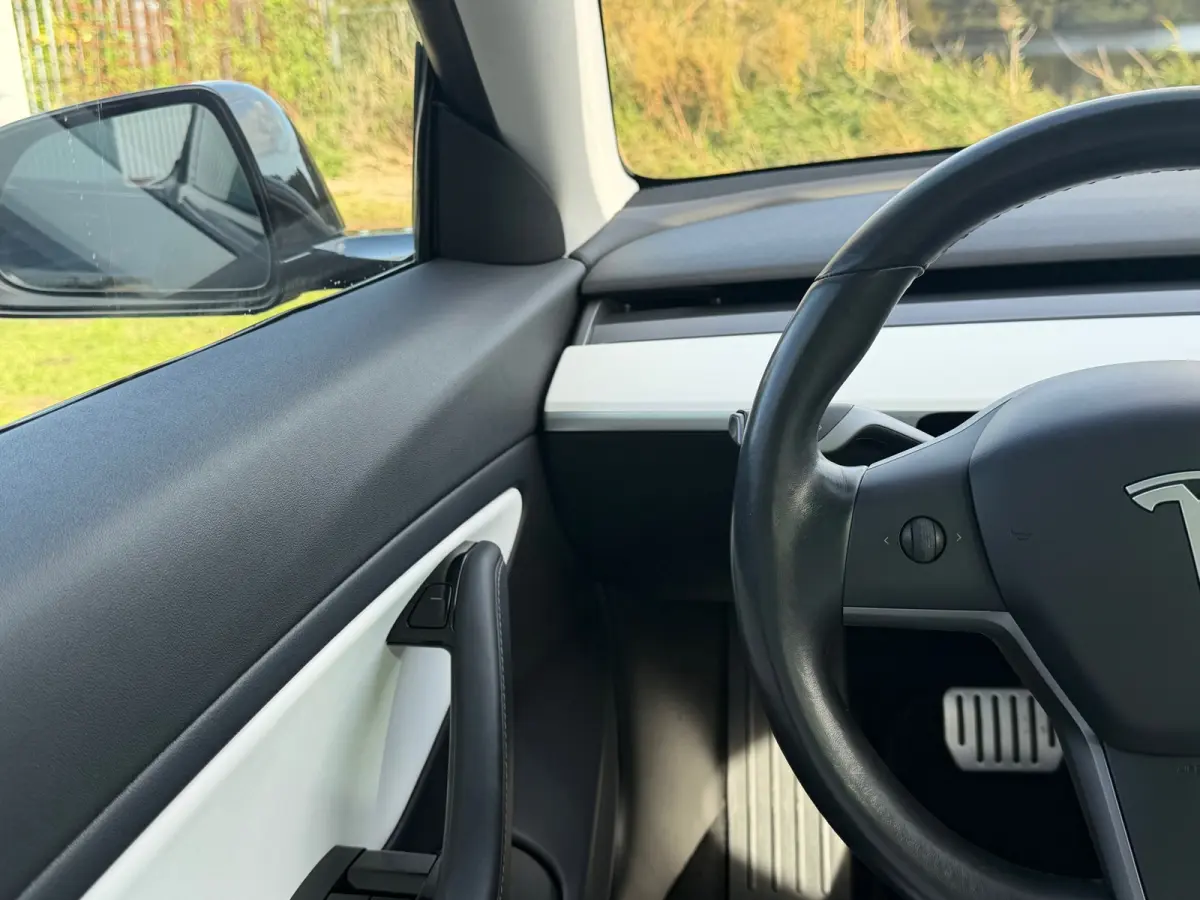 Performance AWD 75 kWh - Solid Black - Panorama/Wit leder - SoH 84%