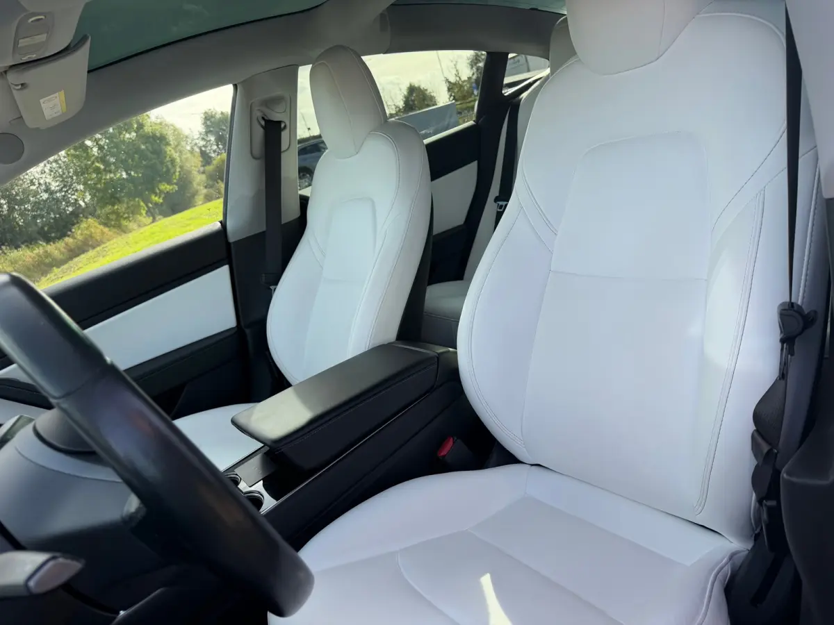 Performance AWD 75 kWh - Solid Black - Panorama/Wit leder - SoH 84%