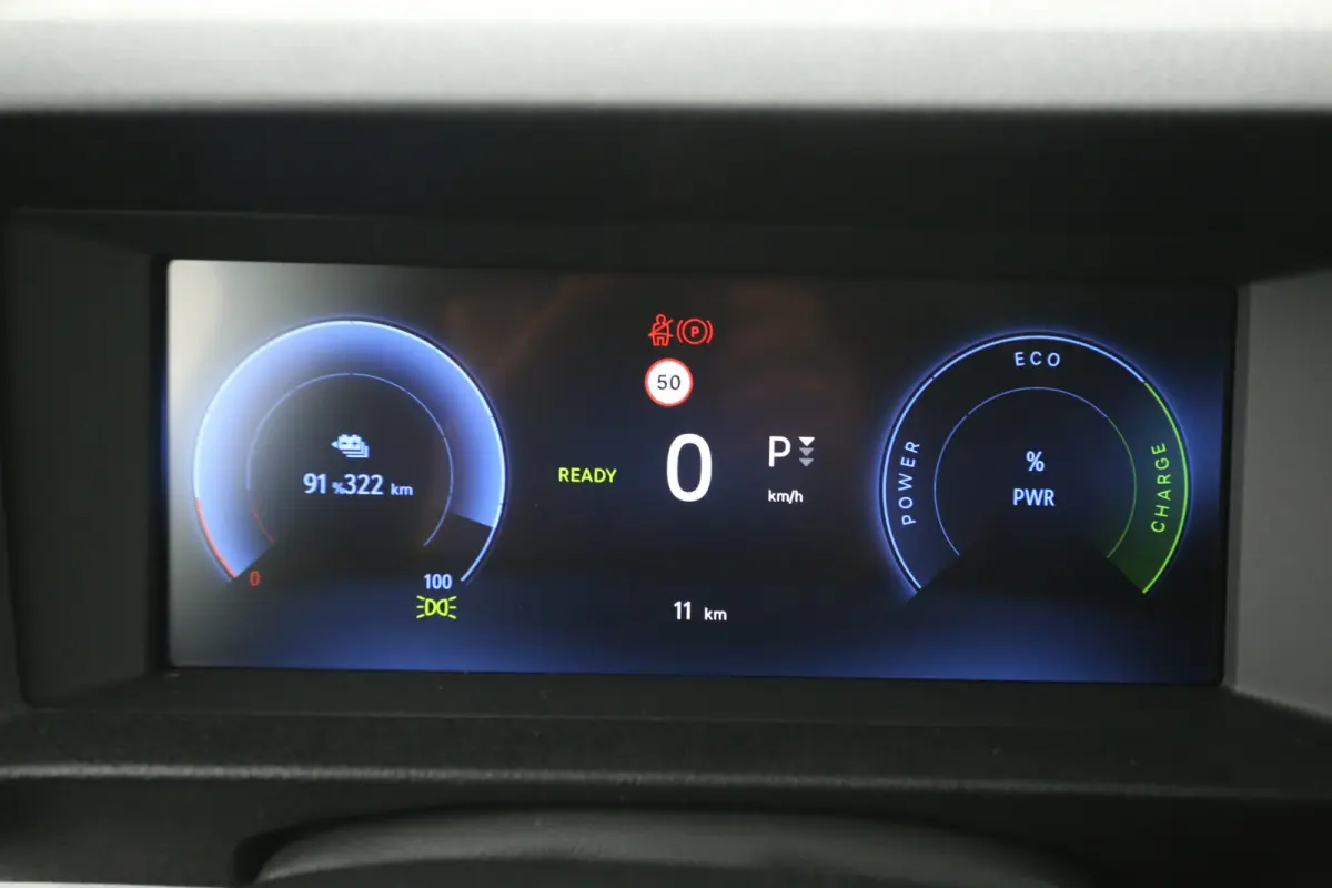Worker 75 kWh L2H1 | Snelladen | SOH 98% | Airco | Camera | Virtual | 3 Zits | Cruise | Carplay