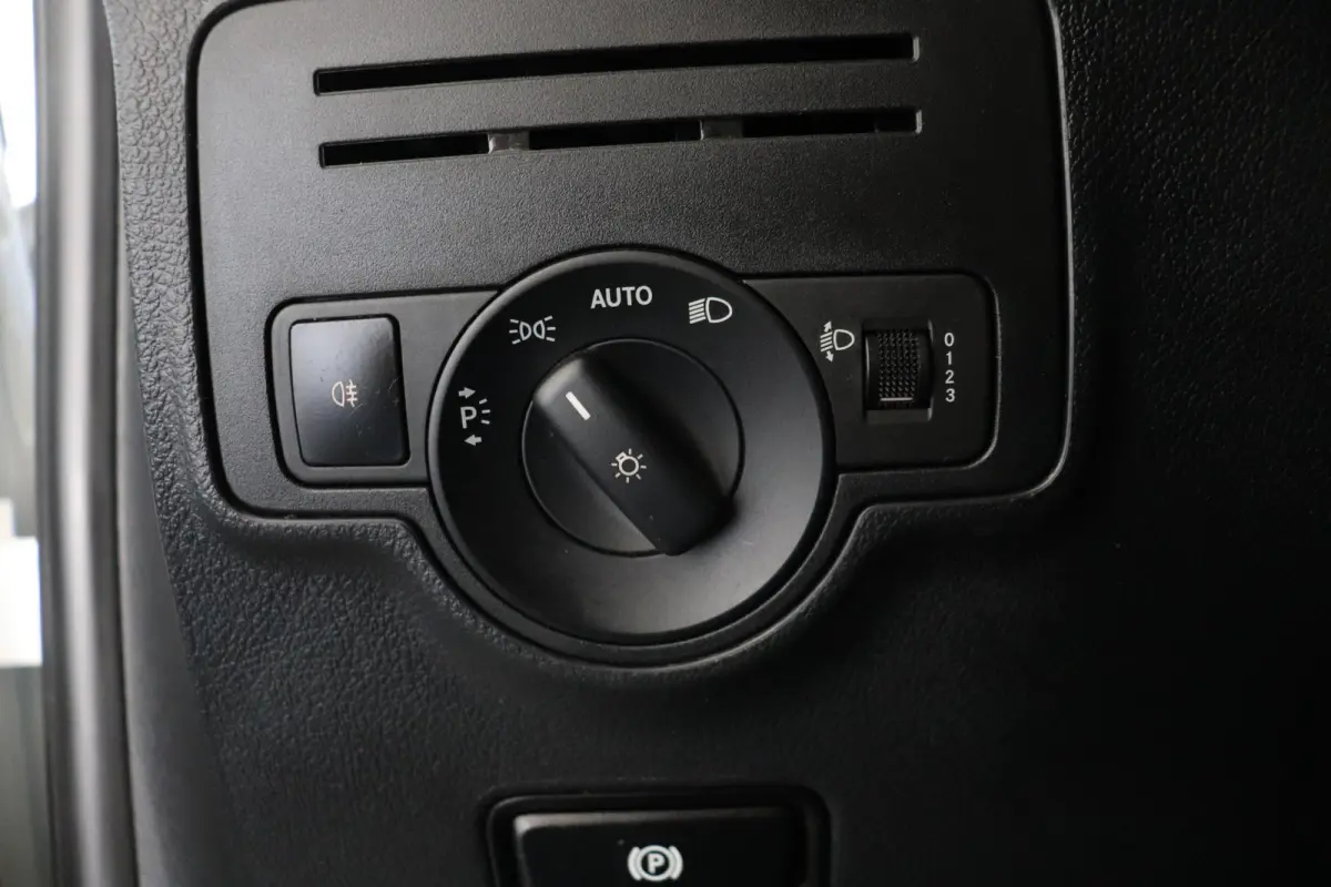 110 CDI XL EURO 6 - Airco - Start/Stop -  € 15.900,- Excl