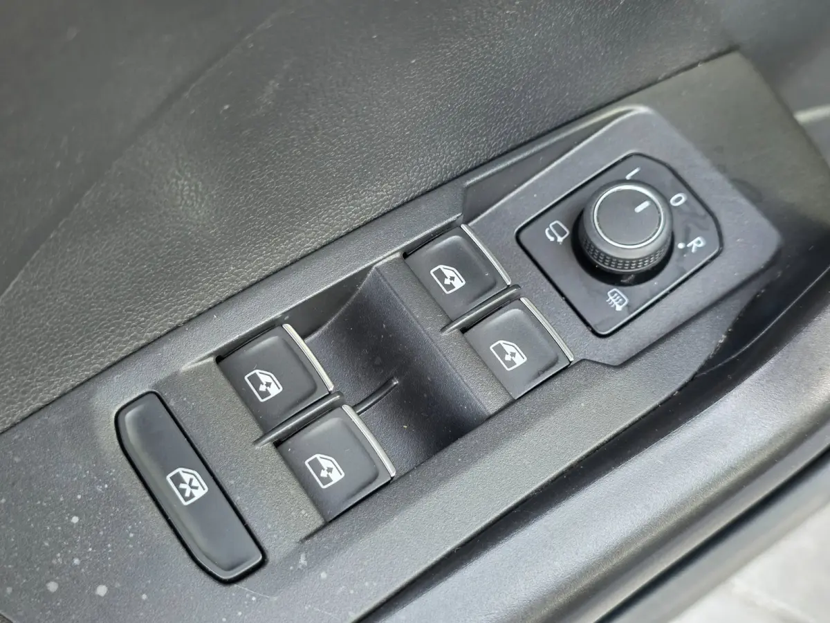 1.0 TSI R-Line | CAMERA | ADAPTIVE | CARPLAY | CLIMA | 18 INCH | KEYLESS